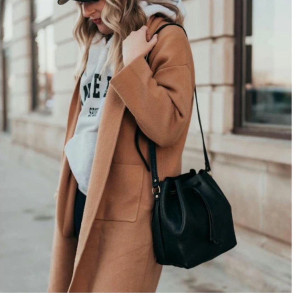Portland Leather Black Pebbled Leather Bucket Bag - Picture 4 of 10